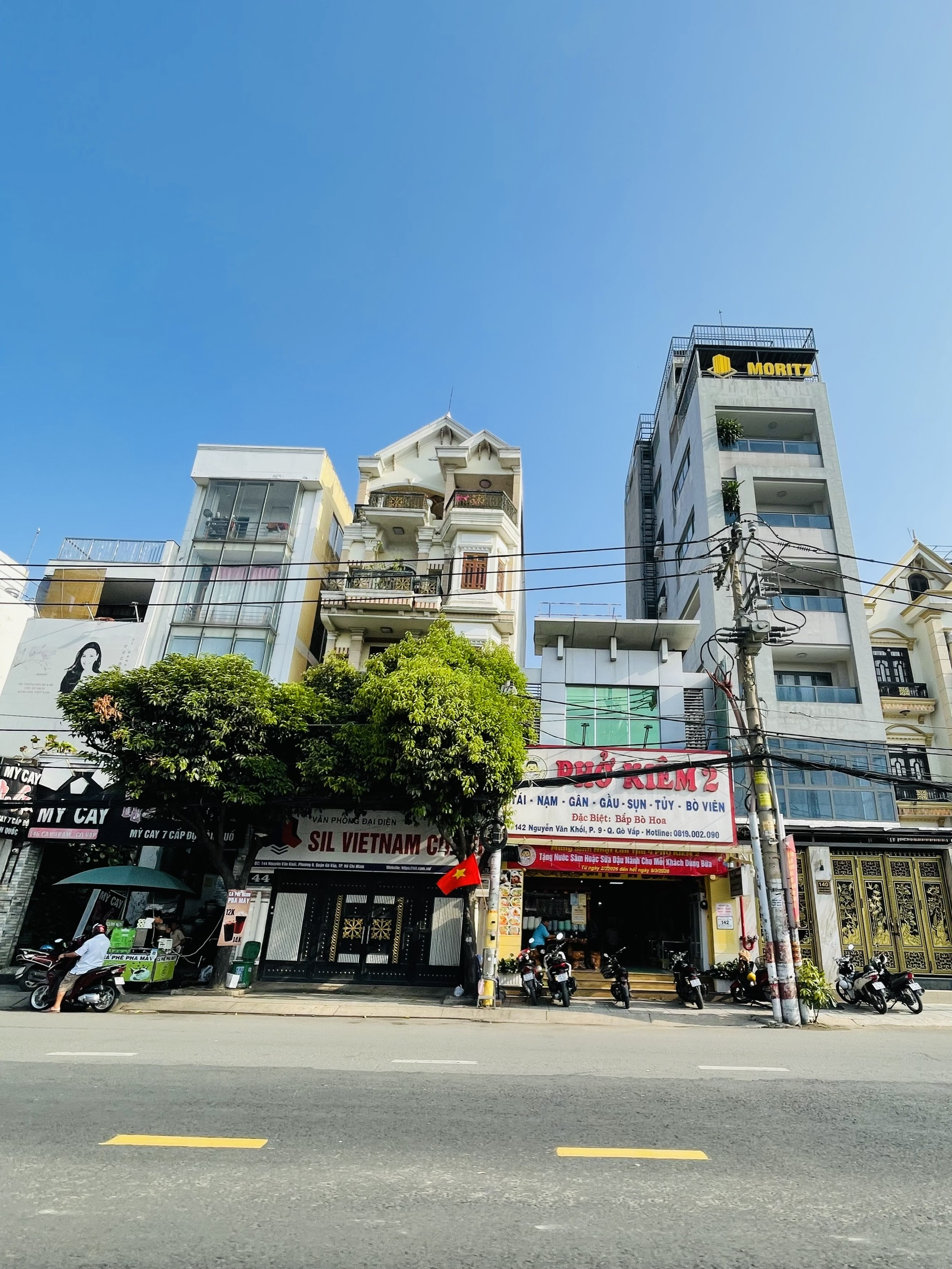 Nhà mặt tiền
